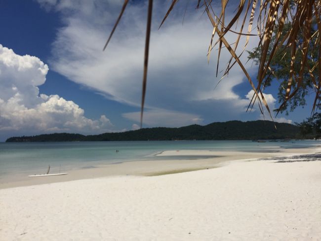 シアヌークでは頼まれていたお肉屋や野菜を購入していたので、友達の母にお昼を作ってもらい皆で頂いた。
