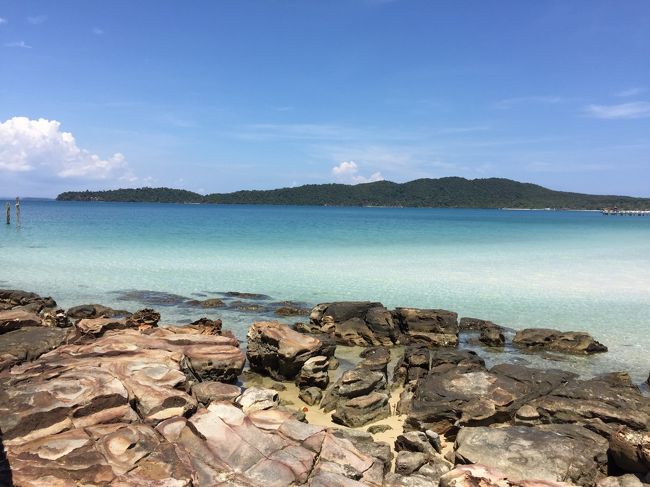 今はもう宿泊施設等増えてしまっているのかもしれないけど、これからも静かな島であってほしい。<br />そして何でも中国やベトナムに取られてしまうカンボジア。カンボジア政府頑張って守ってほしい。