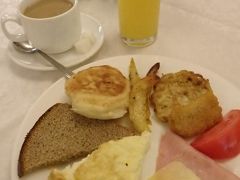 ２日目、この日から観光開始です！

ホテルの朝食をモリモリ食べて出発！
ビュッフェ形式で数は多くないけど毎日少しづつ変わるメニュー。
ロシア料理や黒パンもあり、美味しかった！ 