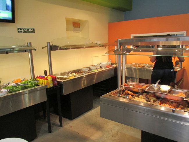 自分の好きなお料理を取って、グラム売りです<br /><br />