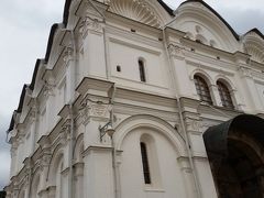 　ウスペンスキー大聖堂
　クレムリンの中心に立つ大聖堂。ロシア帝国の国教大聖堂として、ロシア皇帝が戴冠式に臨み、モスクワ総主教が葬儀に付された場所です。

