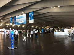 　昼頃。大さん橋国際客船ターミナルに到着。