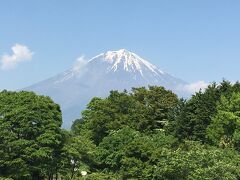 その後白糸の滝へ。
天気が良かったので富士山がよく見えます。