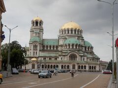 アレクサンダル ネフスキー寺院です。
大きくて複雑な形をしています。
いつ見ても素敵な教会です。
ソフィアのシンボル的存在です。
