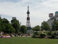 ぶらぶら歩いて大通公園、さっぽろテレビ塔までやってきました。