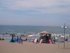 江ノ電 由比ヶ浜駅から徒歩５分で由比ヶ浜海水浴場に到着