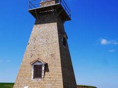 そしてこの灯台が、目的の「Cape Tryon Lighthouse」

アンシリーズの中で、アンが結婚して新婚時代を過ごしているときに出てくるとジム船長の灯台のモデルになったといわれる灯台。
味があるジム船長も忘れられないアンの登場人物。

ジム船長のイメージらしく、今までの赤白の可愛らしいコントラストの灯台とは打って変わって渋いわ～。