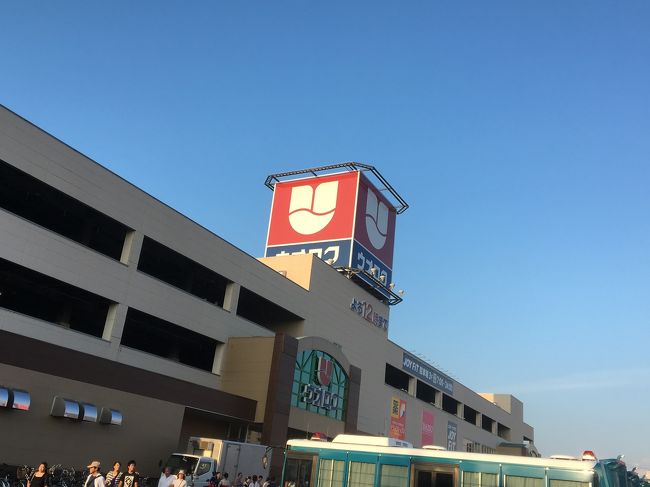 花火大会、会場の近くにあるウオロクでアルコールとおつまみを購入します。<br /><br />人、人そして人！！！<br />会計するにも長蛇の列。<br />約20分かかりました。<br /><br />ゆっくり買い物するなら荷物は重いが長岡駅１階のスーパーで買うのがいい。<br />氷も無料で配られてるので助かります。