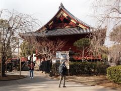 上野は小学生くらいまで、よく来た場所でした。
国立博物館、科学博物館、都立美術館、動物園、文化会館、西洋美術館と、今でも全部回るには一日じゃ足らない。
しかし、寺社巡りはしたことがなかったので、この年にして、上野のお山で初の御朱印巡りです。
じゃ、まずは清水観音堂。
