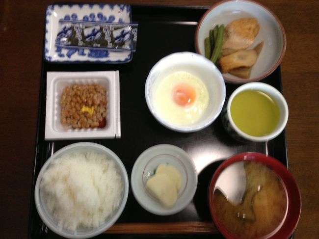 朝食　和定食 (このあと梅干しと昆布と小鉢もう1つきました)