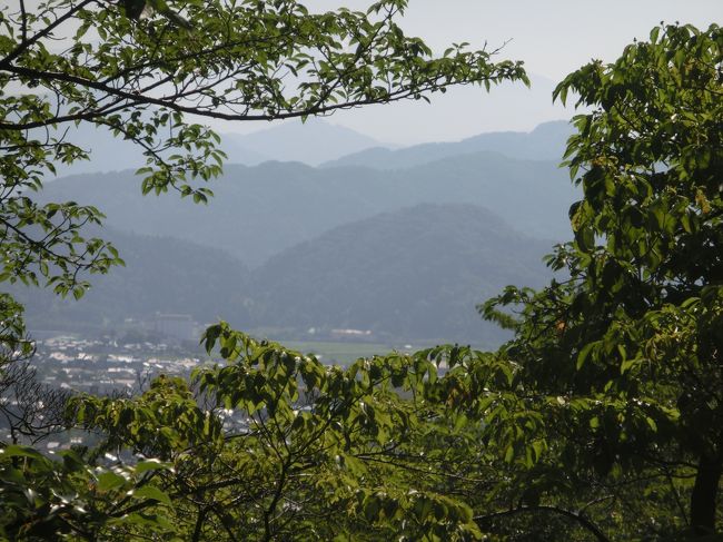 福井の山並み<br />街を見守っていらっしゃるのですね