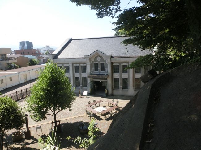 なにやらモダーンな近代建築が