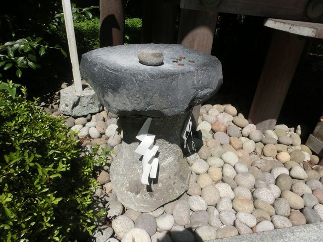 麓にまた別の神社があって、宿のご主人おすすめということで訪れました。<br /><br />鉄琴のような音がする不思議な石