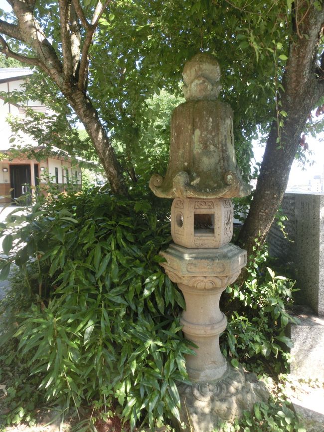 さらに帽子の比率があがった灯籠<br /><br />もう、かわいい