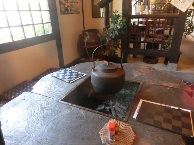 あああああ、中も囲炉裏で、すてき!