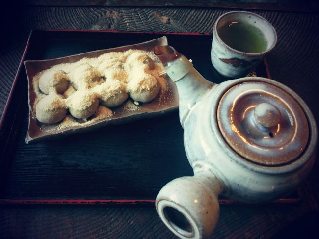 デザート　そばだんご、お茶<br /><br />調子にのって頼んでしまいました。きなこの甘味がやさしい気持ちにさせてくれます。おいしいですが、2人前かもしれません。<br /><br />ごちそおさま。感動をしました。こんな感謝に満ちた食事ができるなんて、禅の道を来てよかったです