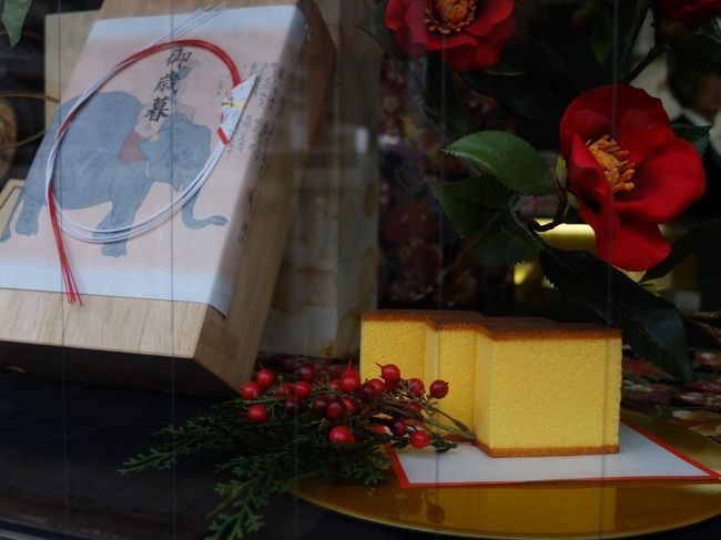 街角に長崎の名物を発見。私は、底にざらめ糖の敷き詰められているのが好き。<br />お土産に一箱… 結局忘れて「よりより」を買いましたが。