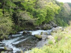 さて到着、白糸の滝。殆ど下調べをしていないが、どんなところだろう。。