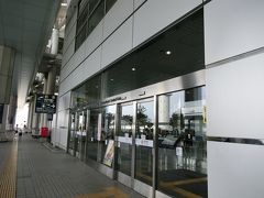 7月１４日早朝、出発地である福岡空港に到着。
国際線ターミナル２階出発ロビー北側にある旅行代理店カウンター前がツアーの集合場所です。