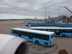 ヴァンター国際空港、１４時２９分着。２０分ほど早く着きましたが、日本から１０時間かかりました。