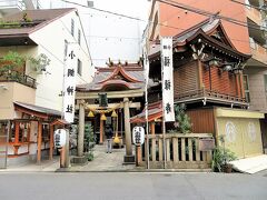 人形町駅から徒歩10分程度で小網神社に到着。
こじんまりとした神社ですが、財運向上、強運厄除などのパワースポットとしてテレビでも紹介される都内最強神社です。

小網神社
http://www.koamijinja.or.jp/history.html