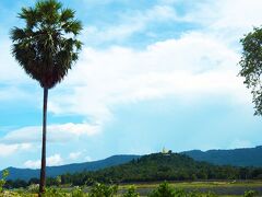 空港が近くなると車窓からKhao Hua Jock Chediの姿が見えた。