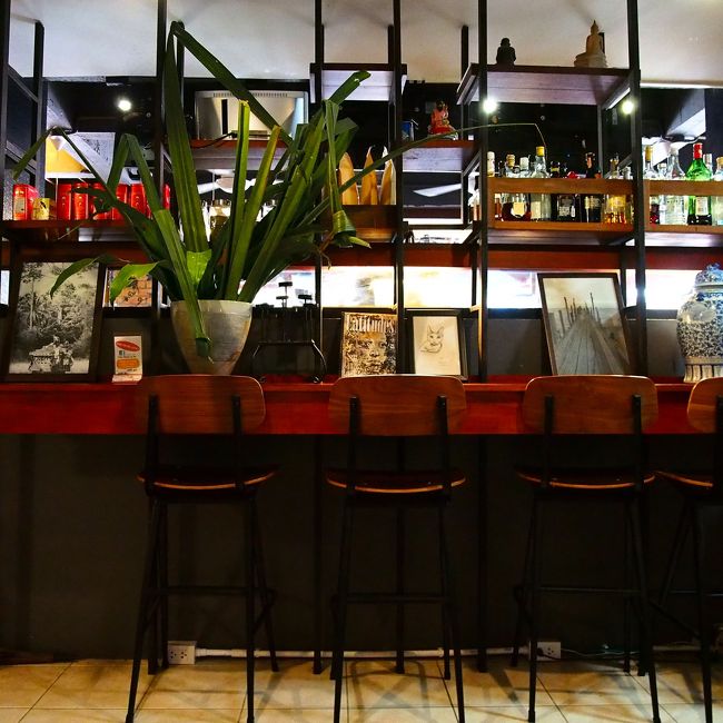 HOTELに戻ってSamui GoでTAXIを呼び出していたら、スタッフが「TAXI要る？」と聞いてくれた。「この配車サービスならなら300Bくらいで空港まで行くから大丈夫だよ」とお礼を言うと、Samui Goを知らなかったらしく驚いていた。<br />まー、地元の人は使わないだろうしね。