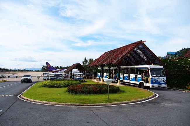 昼間の１番暑い時間に、風通しの悪い場所でじっとして過ごすのも限界と思った頃、ようやく電気バスがゲート前に到着。