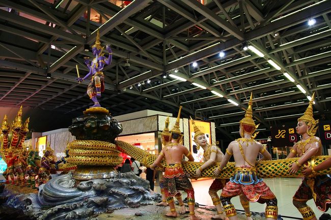 そしてここからが長丁場。<br />名古屋行きの出発は日付が変わった0：05の予定だけど、現在18：30だから半端なく長い。