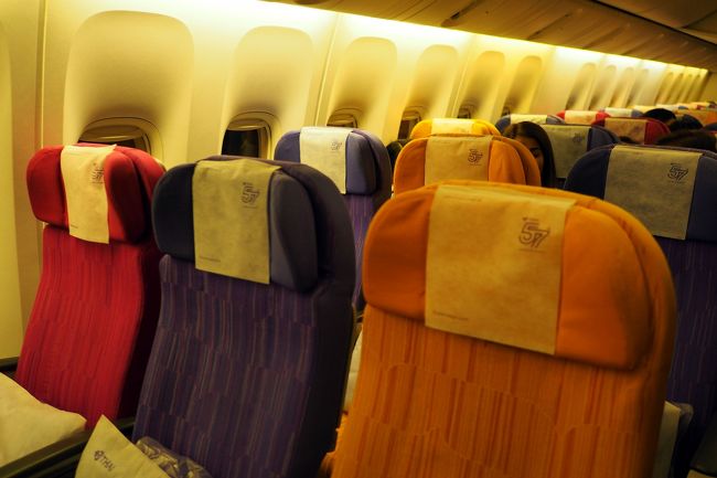 0：05離陸予定が荷積トラブルで0：40に出発。