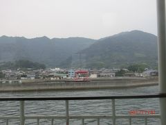 忠海港から大三島フェリーで盛港に上陸。
フェリーから見る大三島は大きいのは分かっていたが、
高い山が多いのには驚きました。
大三島には盛港以外に明日行く宗方港と、後、井口港があり、
宿泊する宮浦港は廃港になったそうです。
盛港は小さい港でした。
