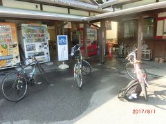 大三島にはしまなみ海道用にレンタサイクル店が
2軒あるが、8時半から空いているのが
道の駅 しまなみの駅御島
でした。
前の日から借りようと電話すると、今治はサンライズ糸山／今治市サイクリングターミナルで受付ているとの事。
当日8:30前に来て自転車を選び、8時半に手続きして急ぎ宗方港に向かいました。