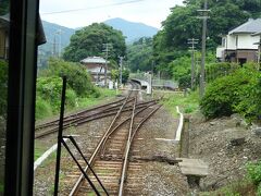 峠のトンネルを越えた先にある本川内駅。
坂の途中にあるため、スイッチバック駅だった。

いつの間にかスイッチバックが廃止になっていたのを知らなくて、ここに来て初めて気づいた^^;
前回来たときはスイッチバックだったよなあ…