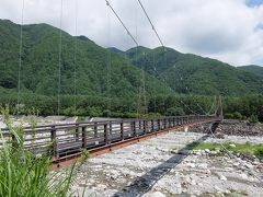太田切川（おおたぎりがわ）に架かる全長146mの「こまくさ橋」