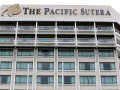 チェックイン可能な14時過ぎたので、やっとこホテルへ
「Sutera Harbour Resort」にはホテルが２つあるのですが、私は安い「The Pacific Sutera Harbour Resort」 