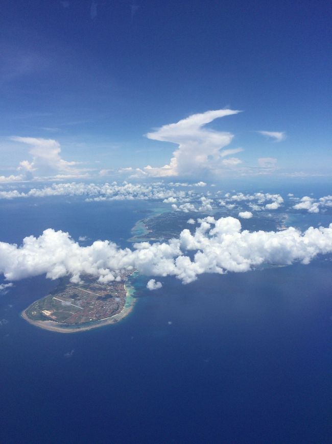 窓から見える島々。<br />ここ何て言う島なんだろう。と地図と比べるのも好きです。