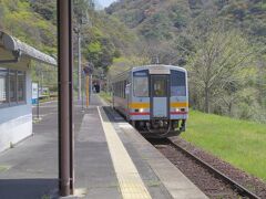 備中神代から芸備線に乗りました。

地元の高校生・旅行者で車内は満席でした。
