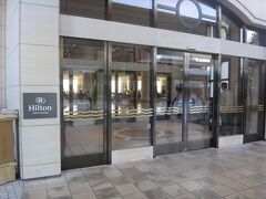 東京・お台場『ヒルトン東京お台場』

近いのでこちらのホテルも載せますね。

ヒルトン東京お台場では、都会の喧騒を離れリフレッシュいただけるような
贅沢なサマープランを各種ご用意しました。
潮風感じる開放的なテラス席のほか、夏らしいメニューの数々で
皆様をおもてなしします。

「お台場クラフトビアガーデン」

初夏の訪れと共に、毎年好評をいただいているクラフトビアガーデンが
今年もオープン！話題のビールの数々をご用意。
エグゼクティブシェフがこのビアガーデンのために考案した限定メニューも必見！

＜期間＞
5月27日（土）～10月22日（日）

バーベキューテラス「アブレイズ」

180度パノラマビューと上質なB.B.Qが愉しめる「アブレイズ」。
レインボーブリッジを一望する特等席で、 料理長が厳選した牛肉や新鮮なお魚など、
ひと手間加えたBBQ食材を無煙炭火焼きにてご堪能いただけます。 

＜期間＞
4月27日（木）～10月22日（日）

http://hiltonodaiba.jp/