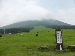 境港から約1時間で桝水高原に到着。晴れていればここからは「伯耆富士」と呼ばれる綺麗な大山が見えるのですが、頭半分は雲に隠れています。
