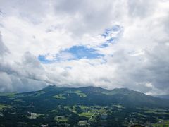 友人とは肥前大津駅待合せして
とりあえず高森へ向かいます。

地震の影響で通行止め区間も多く
道は分かり難かったですね。
関東では熊本地震の報道はもう殆ど無いので
何となく過去の出来事のように感じてしまいますが
まだまだあちこちに地震の爪痕が残っていました。

こちらは事前にチェックしていた俵山展望台。
凄い強風でした(^^;
