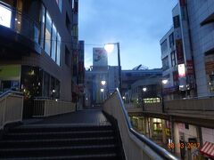   早朝の松戸駅前。