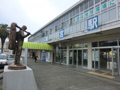 15:50
バスで6時間30分かけて紀伊半島を縦断し、和歌山県の新宮駅に着きました。