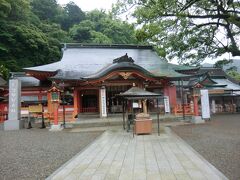熊野那智大社です。
本殿かと思ったら、こちらは拝殿でした。
てな訳で、本殿は参拝しておりません。
