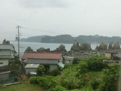 奇岩‥橋杭岩が見えてきました。
次は、串本です。