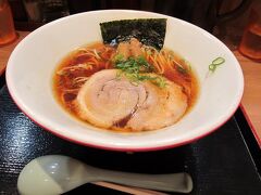 機内食は深夜になるので軽めの夕食
娘の希望でラーメン。