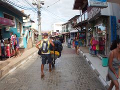 【Pausada Farol do morro （丘の灯台）という名の民宿 】

坂.....坂......