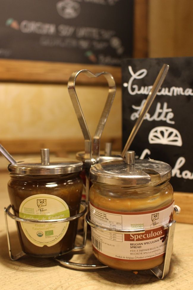 パン用のスプレッド類は付け放題！<br /><br />いろんな種類があるんですよ(^_-)<br />スペキュロスのスプレッドなって、ベルギーらしいフレーバー☆<br />大好きなルバーブもあります。