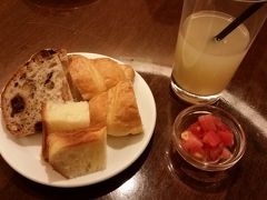 　行き先は恵比寿駅前の「ＡＯＹＵＺＵ」
パンと飲み物はビュッフェ。