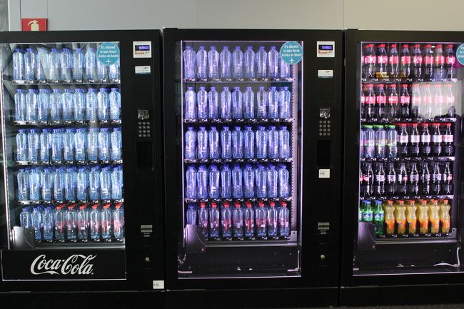 空港にあったお洒落な自動販売機。<br /><br /><br /><br />