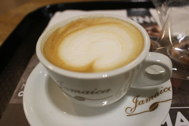 私はラテ・マキアートにしました。<br /><br />一応ハートのラテアート？？<br />